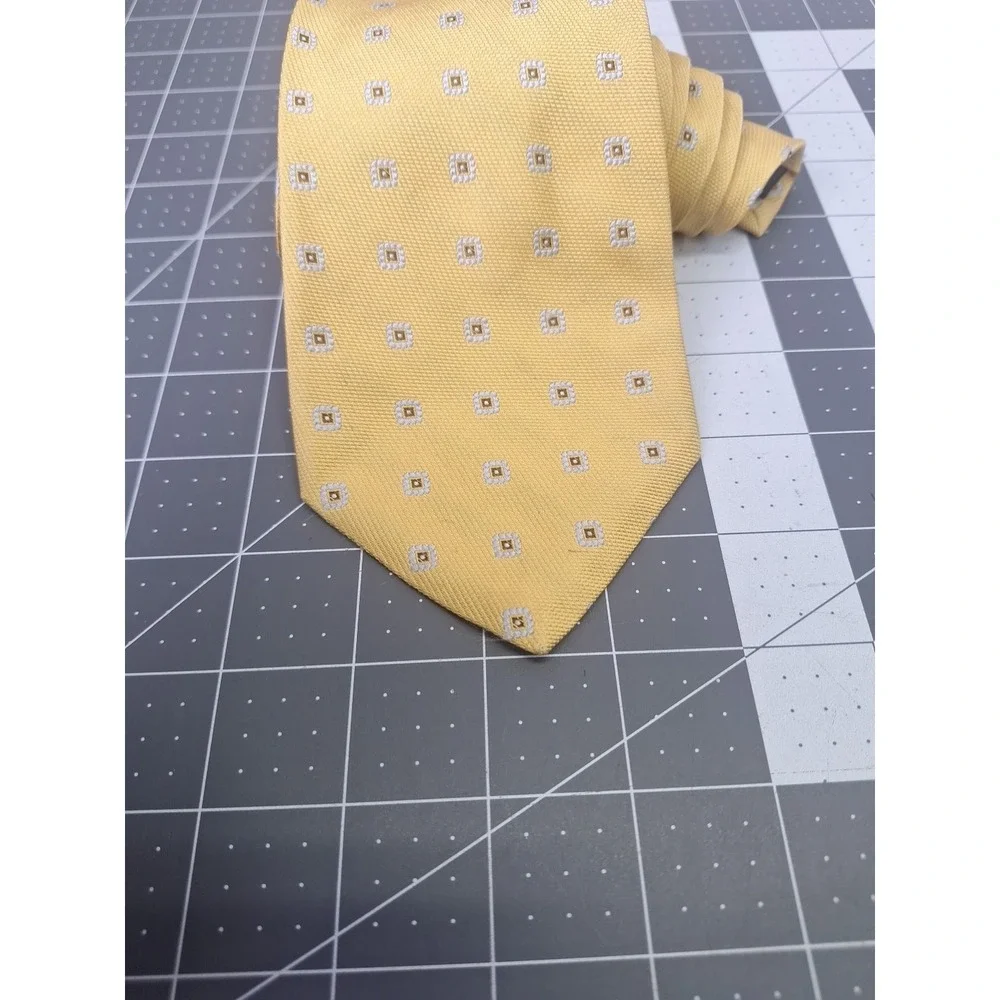 Vintage Brooks Brothers Makers‎ Yellow Silk Geometric Pattern Neck Tie USA Made